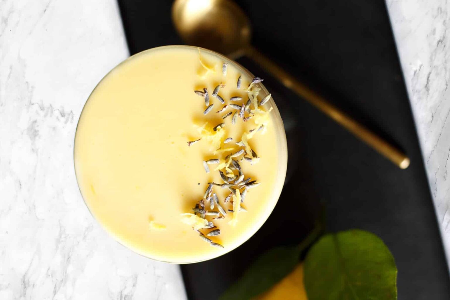 Chá de lavanda com limão posset