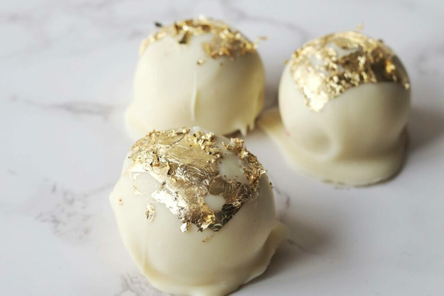 Trufas de chocolate festivas com infusão de chá